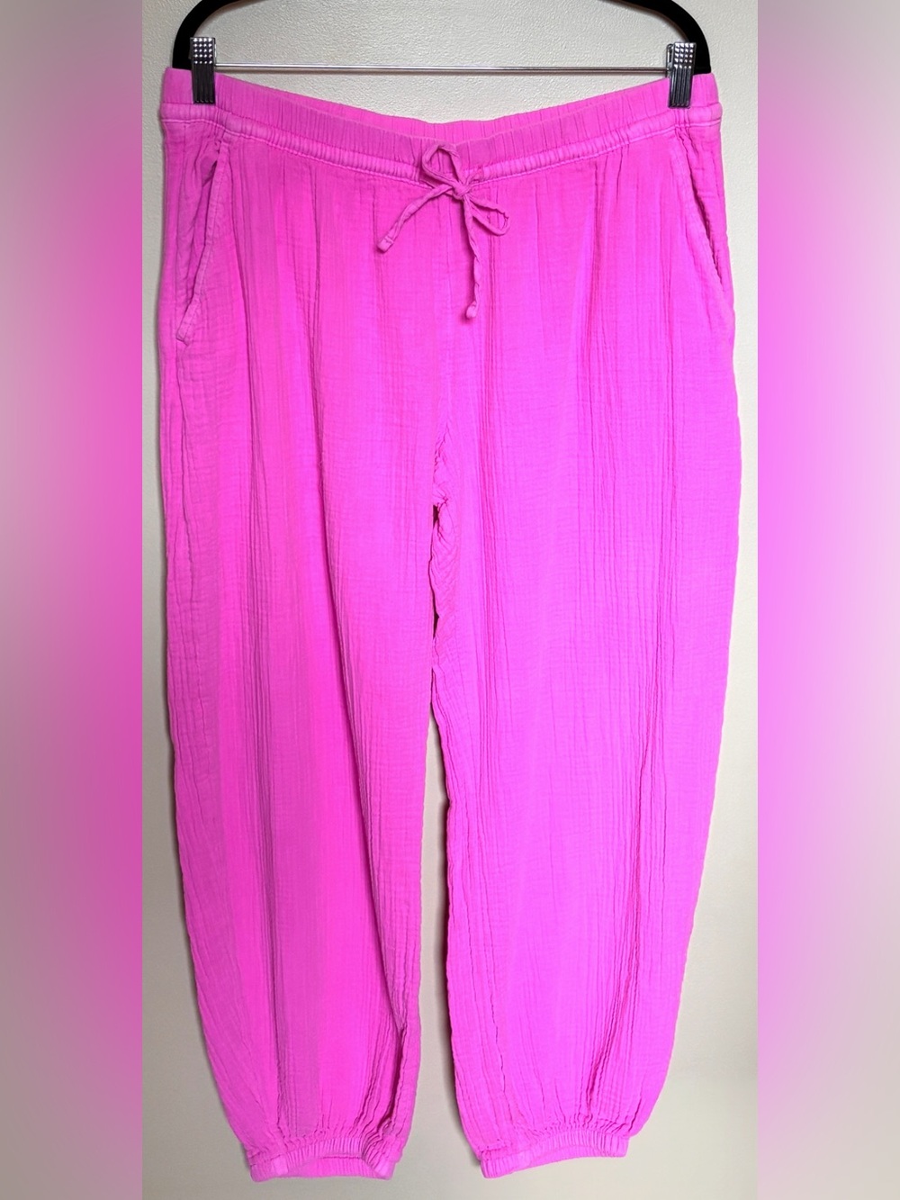 Women’s GAP Cotton Gauze Easy Joggers in Hot Pink, size L
